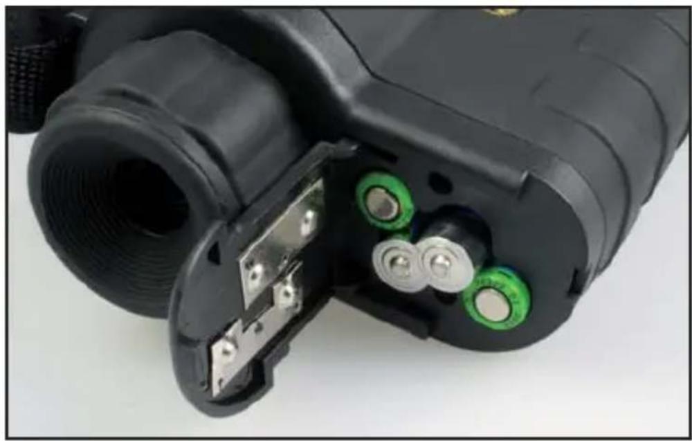 Maginon NV 40D - Inserimento delle batterie - 1