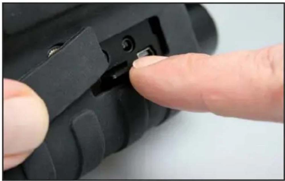 Maginon NV 40D - Mise en place de la carte-mémoire - 1
