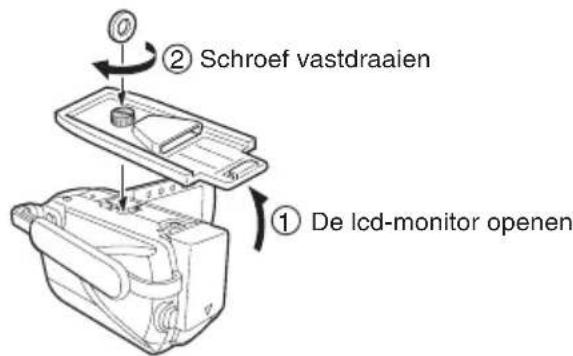 JVC WRMG300 - Bevestig de voetplaat aan de onderkant van de camera. - 1