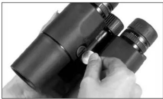 LEICA GEOVID 56 HDR - mise en Place du couVercle de ProTecTion d'oBjecTif - 1