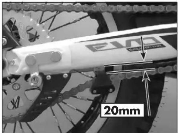 Beta EVO 2T 200 (2017) - SPANNEN DER KETTE - 1