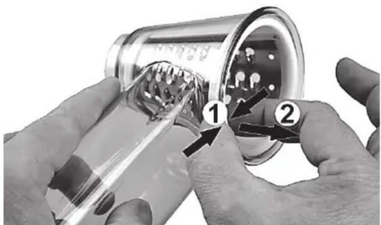 SILVERCREST SGR 150 B1 - Sätta i / ta ut trummor - 3