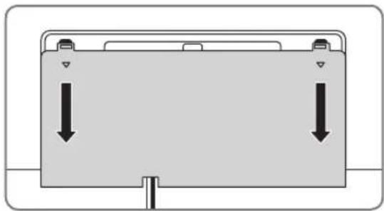 SAMSUNG QE65Q9FAMT - Koppla loss det bakre terminalskyddet fran tv:n - 1