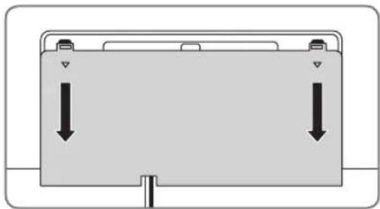 SAMSUNG QE65Q9FAMT - Desmonte la tapa protectora posterior de los terminales del televisor - 1