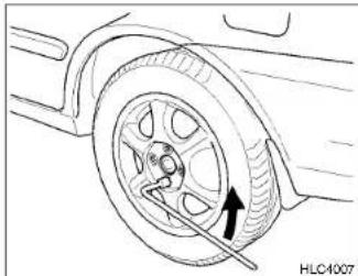 HYUNDAI Accent (2004) - Desserrer les écrous - 1