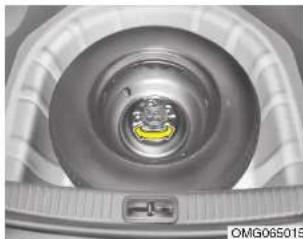 KIA Optima (2008) - SI VOUS AVEZ UN PNEU CREVE - 2
