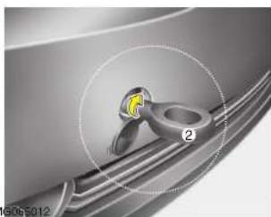 KIA Optima (2008) - Crochet de remorquage avant - 1