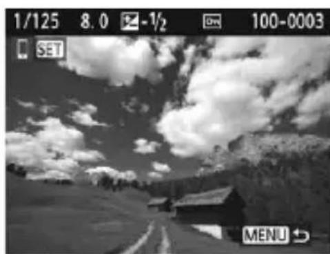 CANON EOS Rebel T7 - Mettez le smartphone en contact avec l'appareil photo. - 2