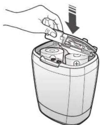 SAMSUNG POWERbot Essential - Insertion des piles - 3