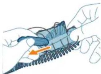 PHILIPS HomeRun 2000 Series XU2100 - Cleaning the main brush - 4