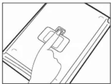 TANITA KD321 - Insertion des piles - 3