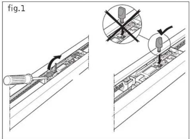 MAC Tronic 70 - Montez le levier de verrouillage et la barre de traction sur le chariot. - 1