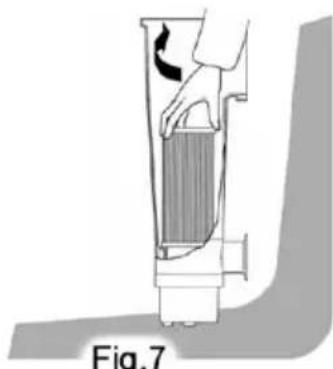 GRE AR125 - CLEANING THE FLOOR OF THE SWIMMING POOL - 2