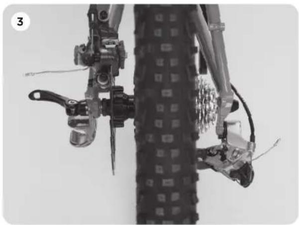 THULE Cadence Bicycle Trailer - INSTALLER LES DÉFLECTEURS DE ROUE - 3
