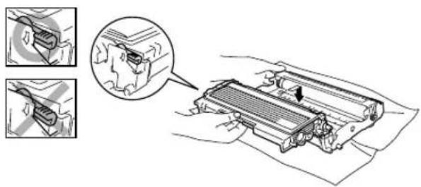 BROTHER FAX2825 - Du papier est coincé dans l'ensemble tambour et cartouche de toner - 4