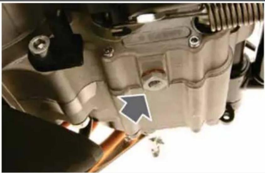 Victory Empulse TT (2016) - VIDANGE DE L'HUILE DE LA BOITE DE VITESSES - 2