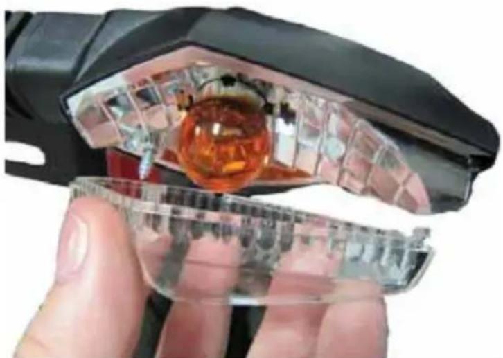 Victory Empulse TT (2016) - REPLACEMENT DES AMPOULES DE CLIGNOTANT - 1