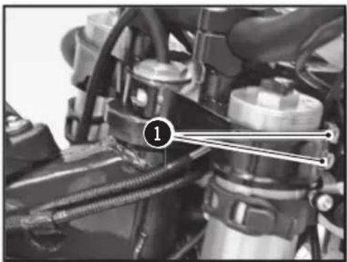Sherco 300 SER (2017) - ADJUSTING THE STEERING HEAD BEARING PLAY - 2