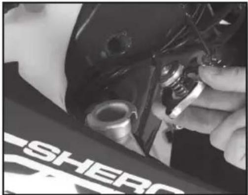 Sherco 300 SER (2017) - CONTROL DE NIVEL DE LÍQUIDO DE REFRIGERACION - 2