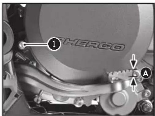 Sherco 300 SER (2017) - VÉRIFICATION DE LA GARDE DE LA PÉDALE DE FREIN ARRÊIRE - 1