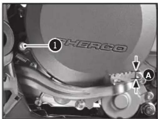 Sherco 300 SER (2017) - COMPROBACION DEL RECORRIDO DEL PEDAL DE FRENO TRASERO - 1