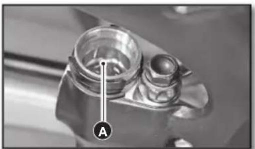 Sherco 300 SER (2017) - RELLENADO DE LÍQUIDO DE FRENO TRASERO - 2