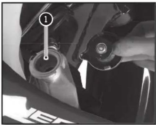 Sherco 300 SER (2017) - CONTRÔLÉ DU NIVEAU DE LIQUIDE DE REFROIDISSEMENT - 1
