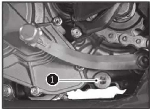 Sherco 300 SER (2017) - REFILLING THE GEAR BOX WITH OIL - 2