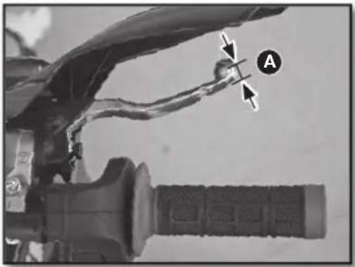 Sherco 300 SER (2017) - COMPROBACION DEL RECORRIDO DEL FRENO DELANTERO DE MANO - 1