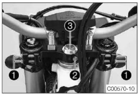 HUSQVARNA FE 501 (2014) - Regler le jeu du palier de la tete de direction - 1