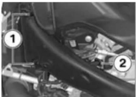 BMW R 1200 GS (2009) - 補助ヘッドライト用ヒューズを交換する - 9