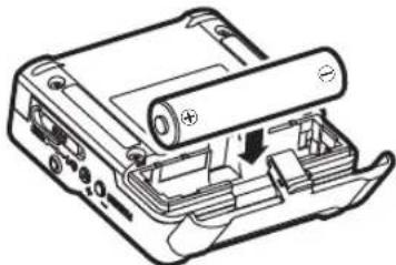 TASCAM DR10L - Uso di una batteria AAA - 1