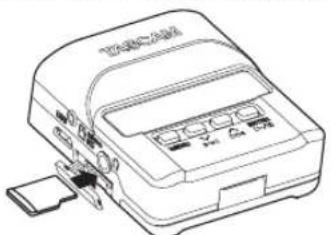 TASCAM DR10L - Instalacion de una tarjeta microSD - 1