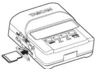 TASCAM DR10L - Installare una card microSD - 1