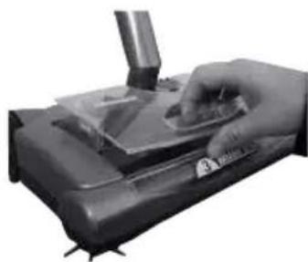 BISSELL Supreme Sweep Turbo - Vidange du récipient de saletés - 1