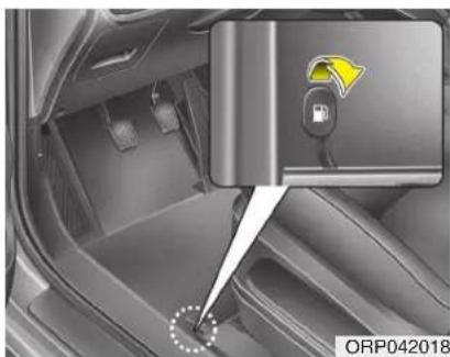 KIA Carens (2015) - Ouverture de la trappe à carburant - 1