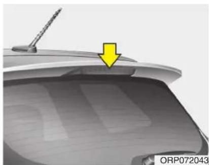 KIA Carens (2015) - Feu de recul et antibrouillard arrière (le cas échéant) - 1