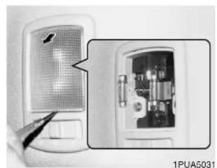 KIA K2500 (2008) - Remplacement de I'ampoule du feu de brouillard avant (si present) - 1