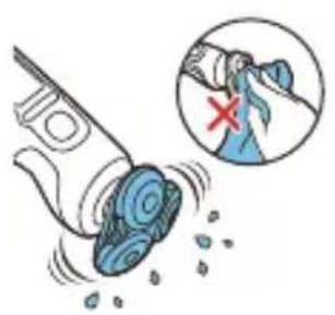 PHILIPS S9000 Prestige SP9863 - Pulizia del rasoio sotto l'acqua corrente - 4