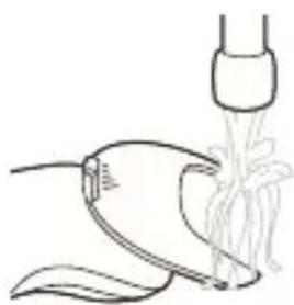 PHILIPS S9000 Prestige SP9863 - Cleaning the beard styler attachment - 4