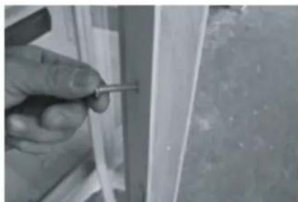 France Sauna Koulou - - INSTALLATION DE LA POIGNEE DE PORTE - 1