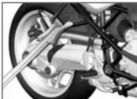 BMW R 1200 R (2008) - モ一夕一サイクルを搬送用に固定する - 3