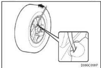 HYUNDAI Terracan (2003) - Dépose du chapeau de la roue de secours - 1