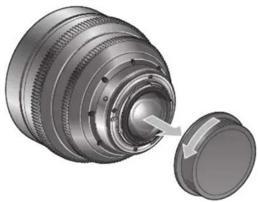 CANON CNE135mm T2.2 L F - Mounting the lens - 1