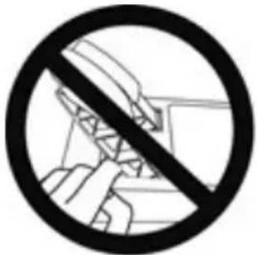 THRUSTMASTER T150 Ferrari Edition - Warning - Pedal set pinch hazard when playing - 1