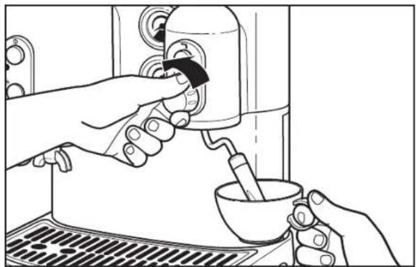 KITCHENAID Artisan 5KES2103EOB - Pěnéni a ohřívani mléka - 1