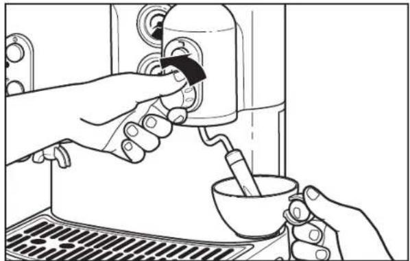 KITCHENAID Artisan 5KES2103EOB - Skumning og opvarming af maelk - 1