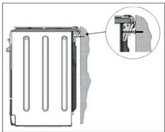 INDESIT I6VMC6A(W)GR - Anschluss des Versorgungskabel an die Stromversorgung - 1