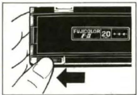 FUJI Pocket 250 - LOADING THE FILM - 3