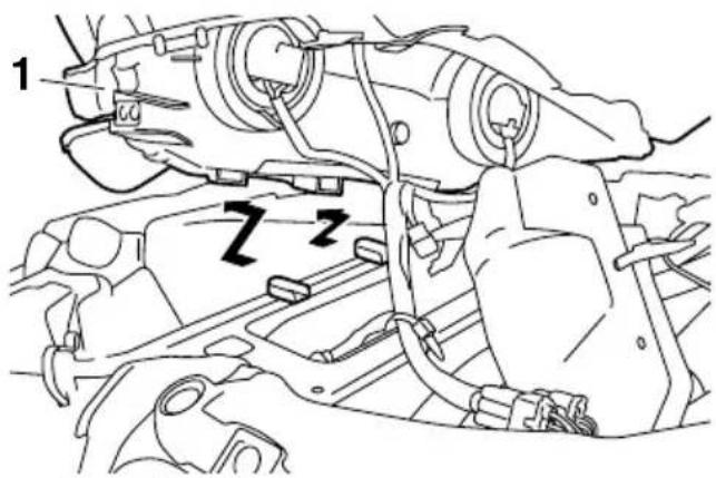 YAMAHA APEX XTX (2011) - Réglage de la garde du levier des gaz - 2